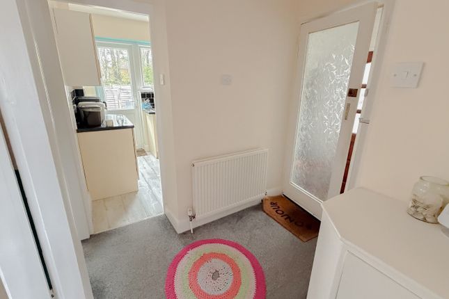 33, Reynolds Close, Carshalton photo 5