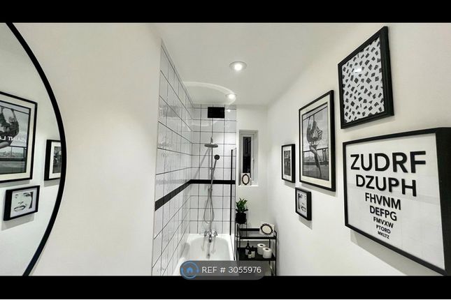 Flat D, Arthur Road Wimbledon, London photo 5