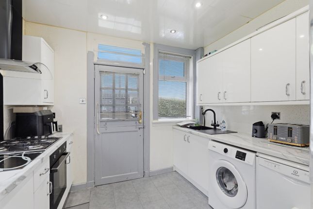 37, Avondale Drive, Renfrewshire photo 4