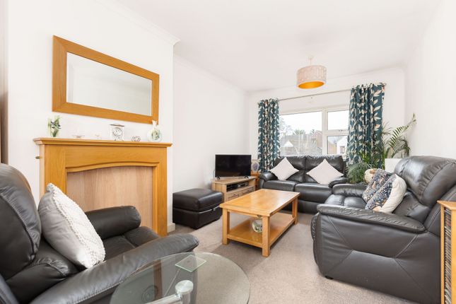 19 Riddell Gardens, Baldock photo 2