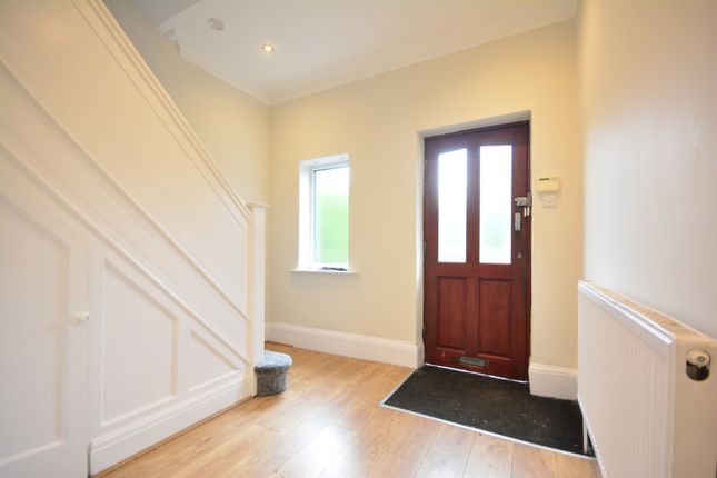 6 Broom Avenue, Salford photo 2