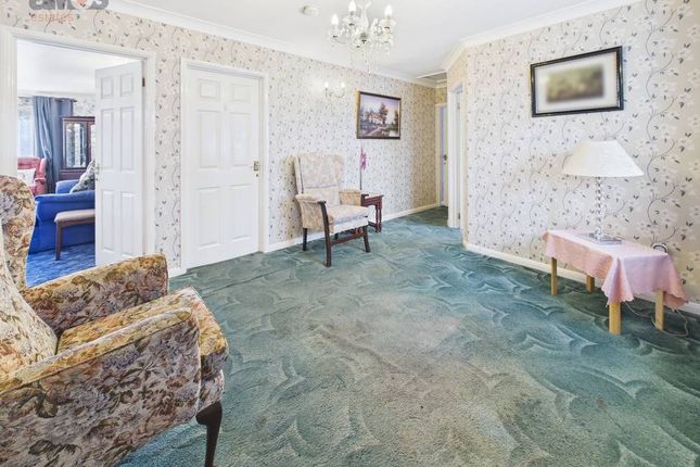 86, Greensward Lane, Hockley photo 4