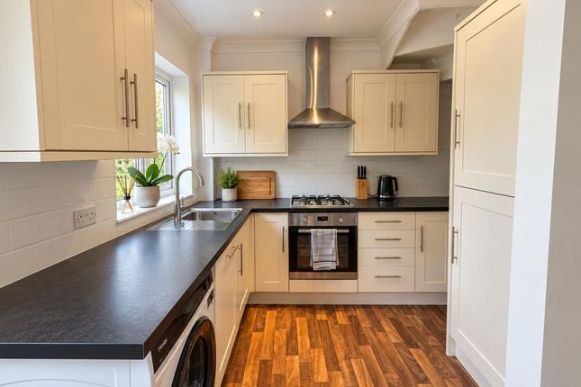 63 Benhurst Gardens, South Croydon photo 3