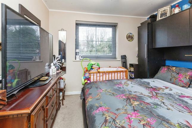 Terraced house for sale in Windmill Road, Slough