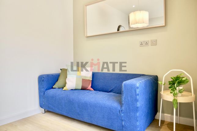 211, Westway, London photo 2