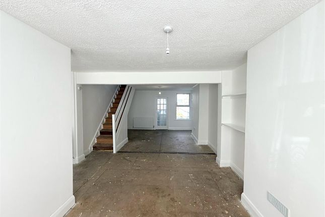 22, Mead Road, Edgware photo 3