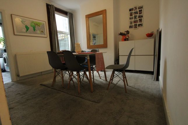 25, Chasefield Road, London photo 4