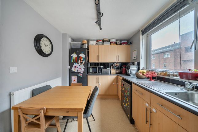 73 Westacott Close, London photo 3