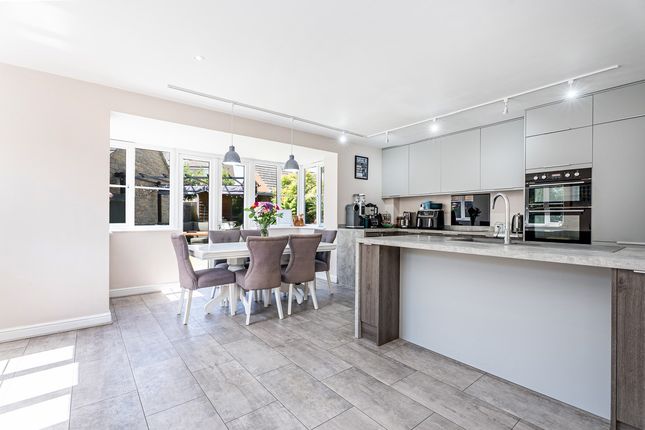 34, Coltsfoot Drive, Bourne photo 3