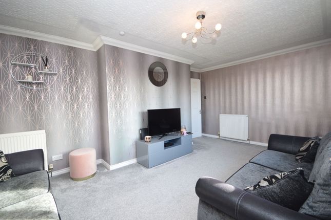 25 Lady Nina Square, Glenrothes photo 3