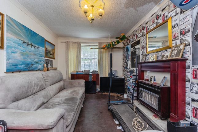 2, Woodchurch Walk, Sale photo 2