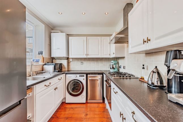 25, Dundrey Crescent, Redhill photo 4