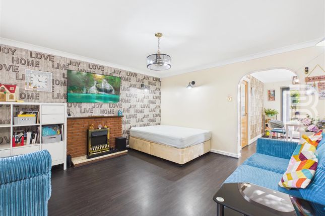 2, Sorrel Drive, Rugby photo 2
