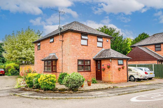 Thumbnail Detached house for sale in Lovent Drive, Leighton Buzzard