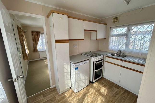 45 Fowley Mead Park, Longcroft Drive, Waltham Cross photo 3