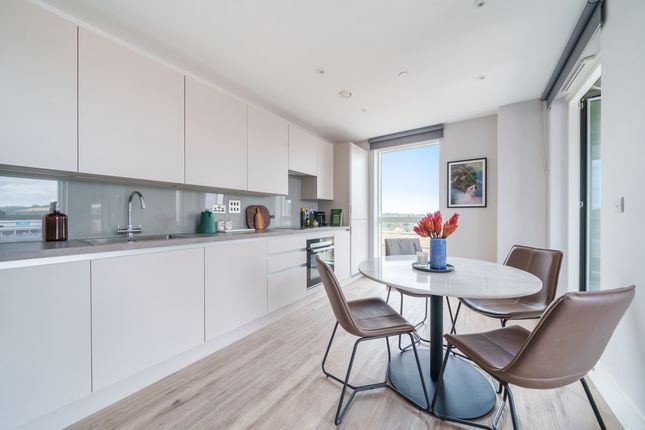 1 Marketfield Way, Redhill photo 3
