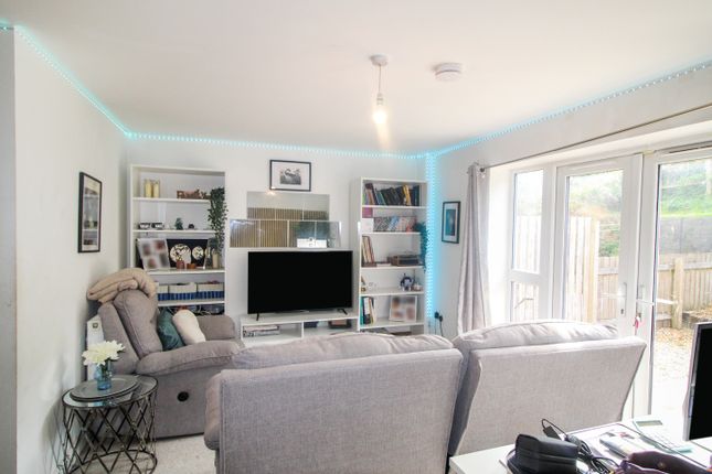 33, Hawthorn Close,, Keighley photo 3