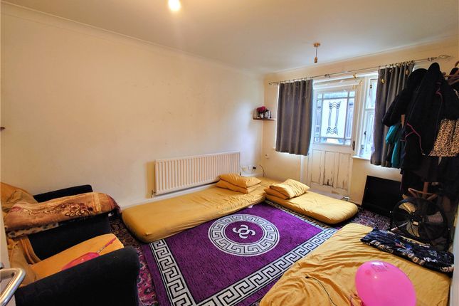 Flat for sale in William Close, Southall, Greater London