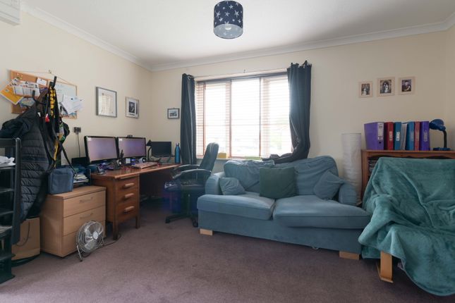 13, Danetree Close, Epsom photo 2