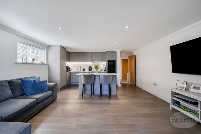 2, Woodgate Close, Cobham photo 2