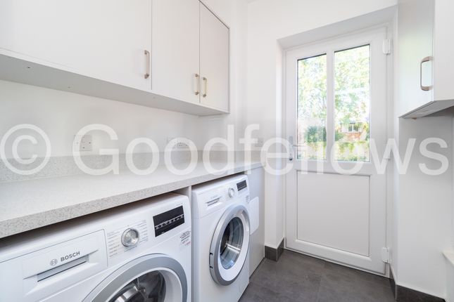 1, Rosebay Close, Surrey photo 4