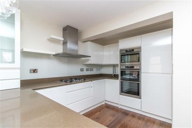Flat 4, Herald House 4-6, High Street, Westerham photo 4