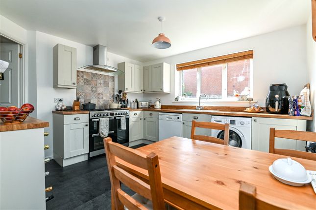 4, Forest Oak Drive, Hampshire photo 2