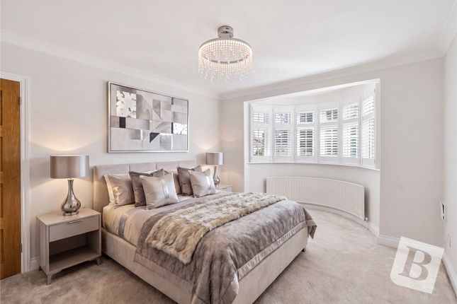 7, Nelwyn Avenue, Emerson Park photo 5
