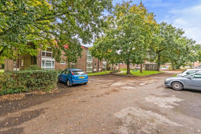 Flat for sale in Calmore Drive, Calmore, Southampton