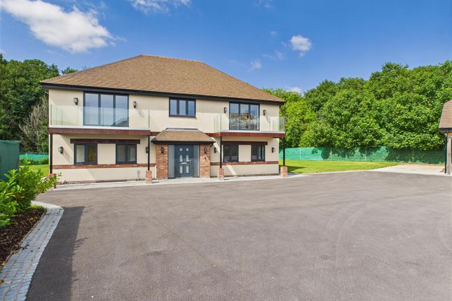 6 Bedroom Detached For Sale