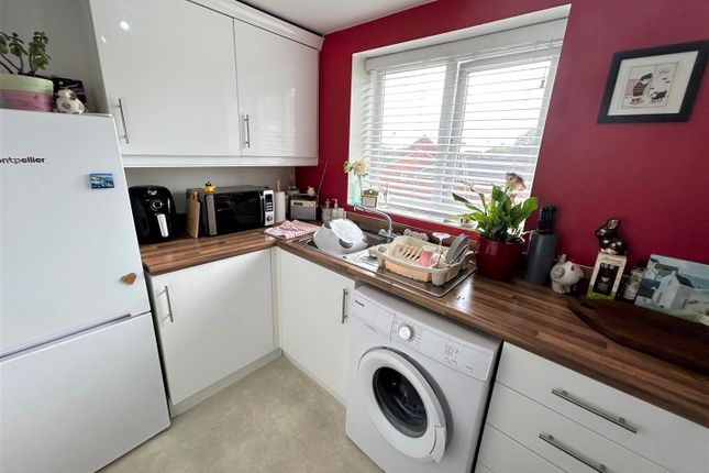 Flat for sale in Ledgard Avenue, Leigh