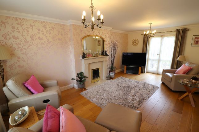 1, Yew Tree Close, Stevenage photo 4