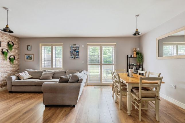 17, Marlow Green, Southam photo 4