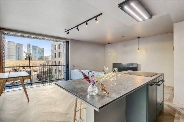 Thumbnail Flat for sale in Cremer Street, London