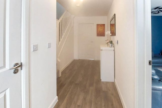 13, Elizabeth Gardens, Rochford photo 2