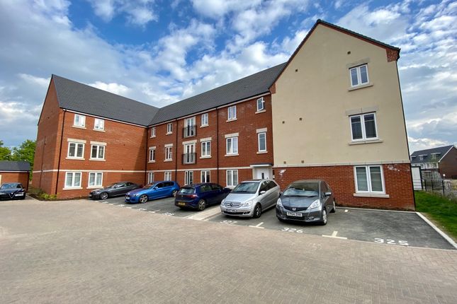 Thumbnail Flat to rent in Sangster Close, Crawley