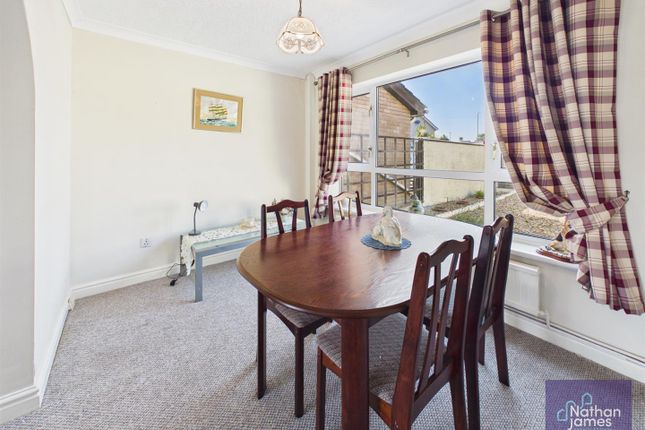 31, Goldfinch Close, Caldicot photo 4