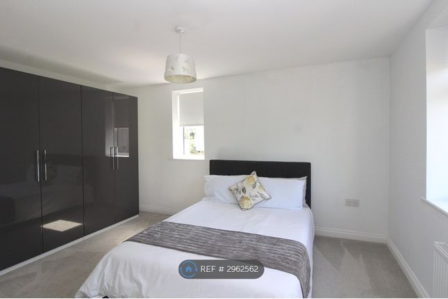 Flat, Hudson House Albany Court, Leigh-On-Sea photo 3