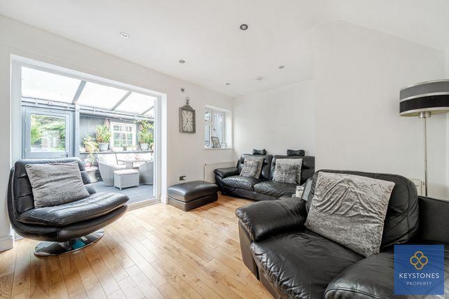 26, Highfield Link, Collier Row photo 2