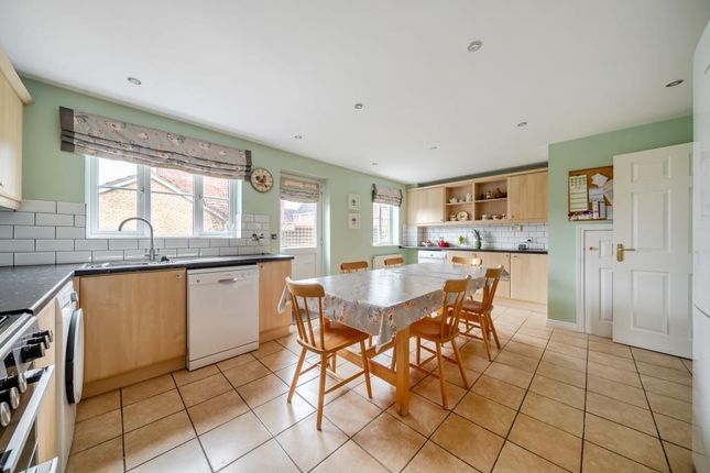 18 SUNDERLAND GARDENS, Newbury, Newbury photo 3