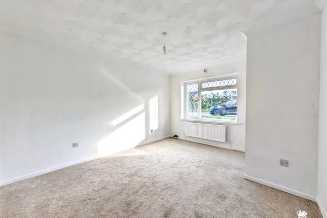 52, Llwyn Meredith, Carmarthen photo 4