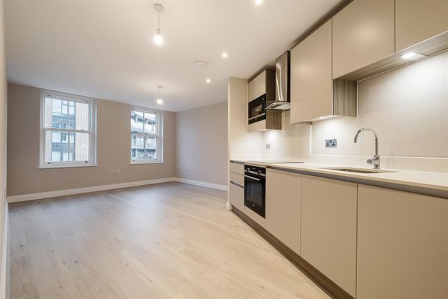 Apartment 8, Rialto, Canal Side, Maidenhead photo 4