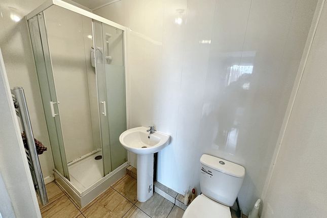 Flat Room 6, 11a, Corporation Street, Rotherham photo 3