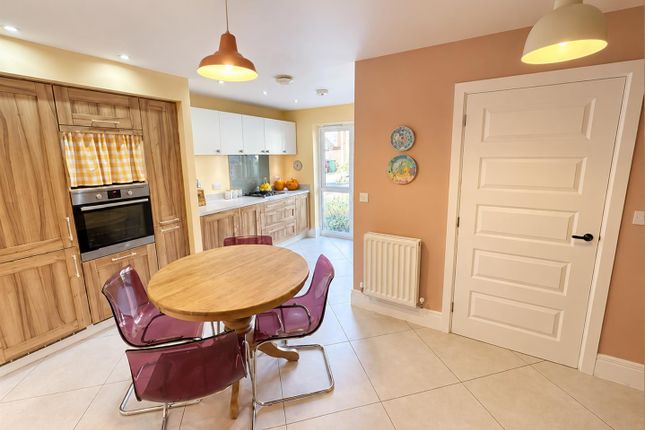 69, Kesteven Way, Corby photo 3