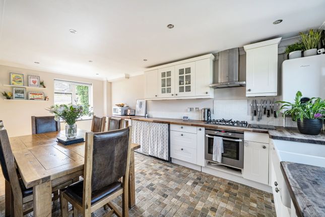 60, Linden Close, Cheltenham photo 4
