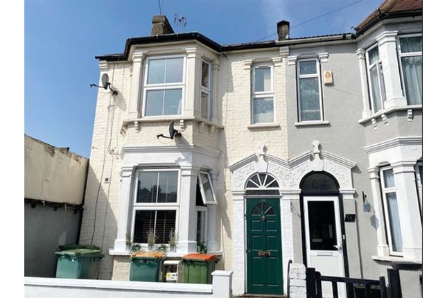 Thumbnail Flat for sale in Bartle Avenue, East Ham