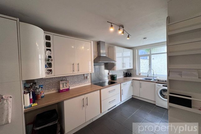 141, Coedpenmaen Road, Rhondda Cynon Taff photo 3