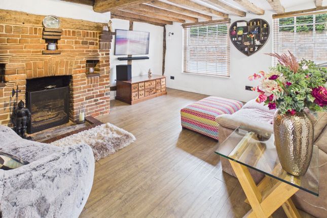 Saddlers Cottage, 11, Deanway, Buckinghamshire photo 2