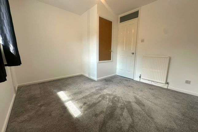 14, Frogmore Close, Berkshire photo 4