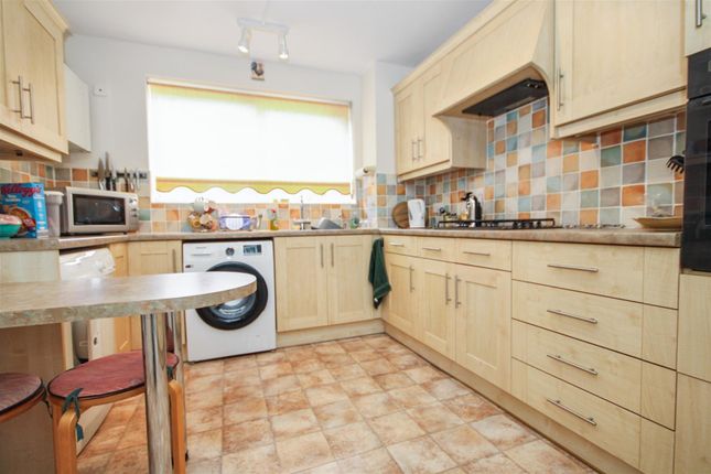 8 Eversleigh, Buckingham Close, Guildford photo 4